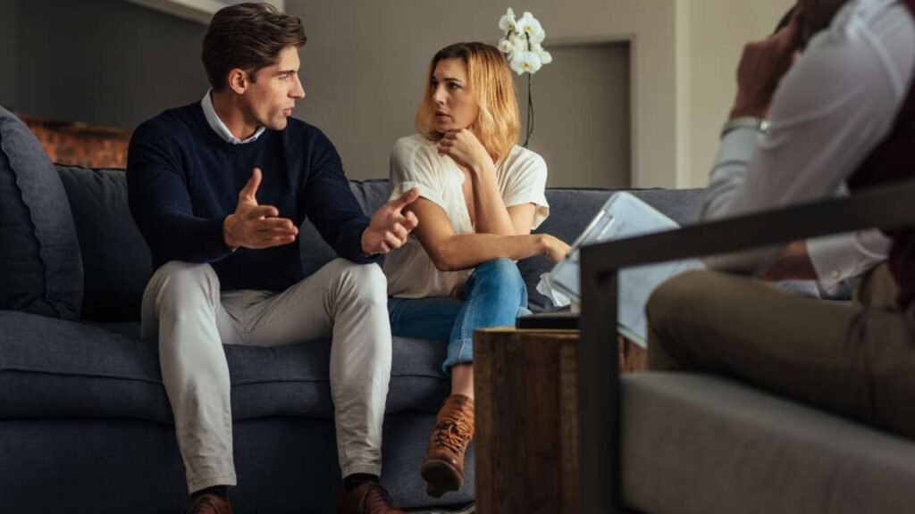 How Discreet Relationship Support Helps Couples Open Up More Honestly