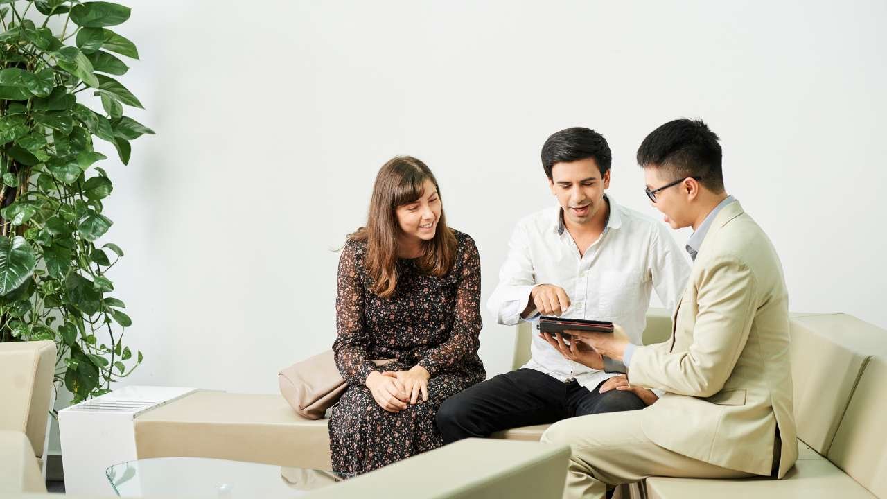 Why Gurugram Couples Prefer Discreet Relationship Help