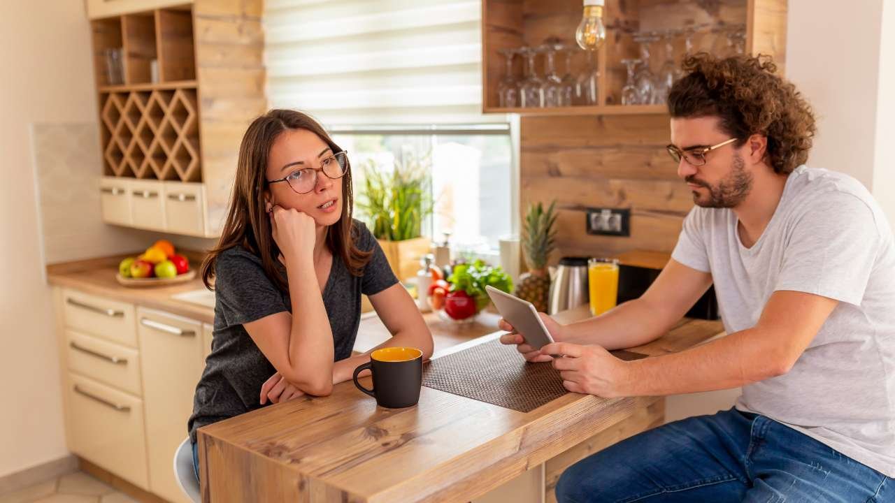 Why Ghaziabad Couples Can Feel Emotionally Distant After Years of Routine